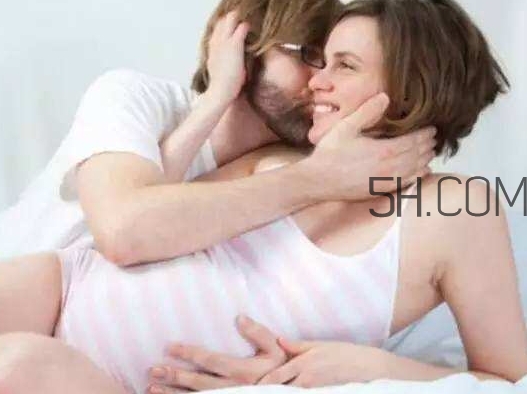 孕晚期同房有助于生產(chǎn)嗎？孕晚期同房對(duì)胎兒有影響嗎？