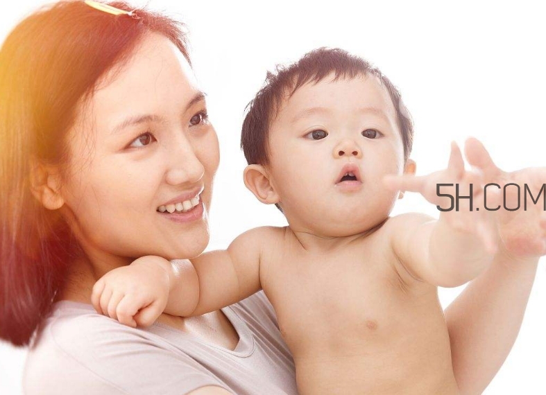 母乳和奶粉哪個好？媽媽開心最重要