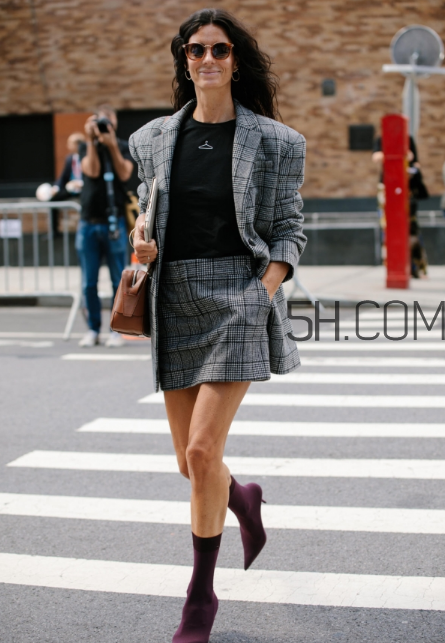 格子西裝里面怎么搭配？格子西裝內(nèi)搭穿什么？