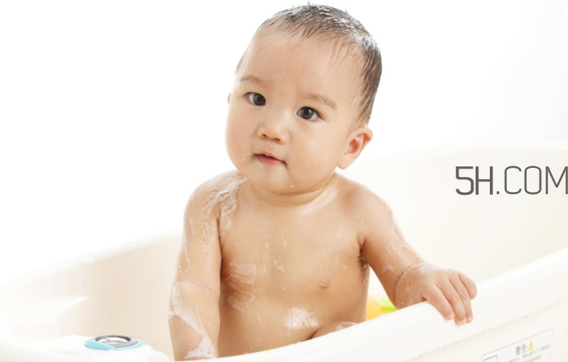 小孩風(fēng)熱感冒怎么辦？小孩子高燒手腳冰涼怎么處理？