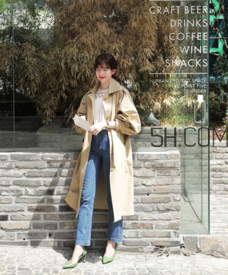卡其色風(fēng)衣配什么鞋子？卡其色風(fēng)衣搭配鞋子圖片
