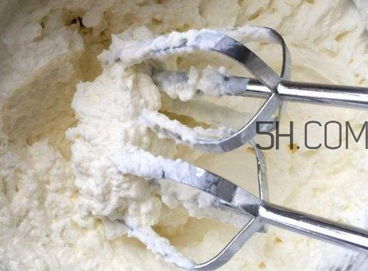 如何用牛奶自制淡奶油？淡奶油開封后能保存多久