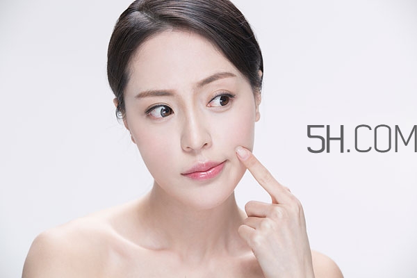 經前暗瘡吃什么好 經前暗瘡怎么調理
