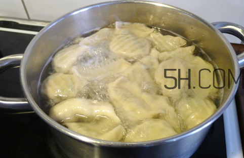 為什么餃子煮熟了會(huì)浮起來(lái)？餃子煮多久才熟？