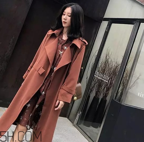 焦糖色毛衣配什么外套？焦糖色毛衣配什么顏色外套好看