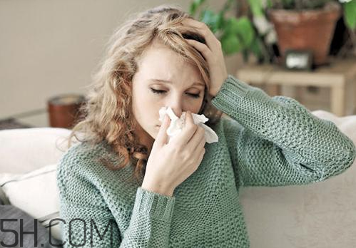 風熱感冒有哪些癥狀？風寒感冒有哪些癥狀？