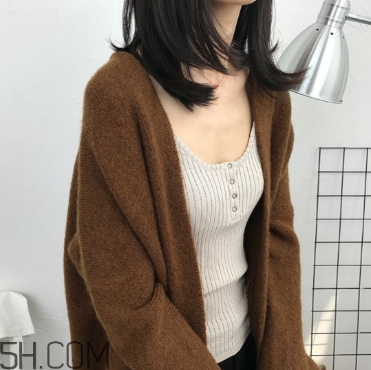 焦糖色毛衣配什么顏色好看？焦糖色毛衣搭配圖片