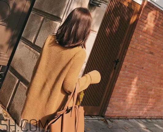 焦糖色毛衣配什么顏色好看？焦糖色毛衣搭配圖片