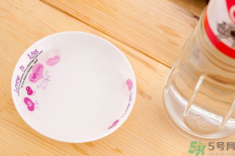 白醋和鹽水混在一起洗臉有什么好處？白醋和鹽洗臉好嗎？
