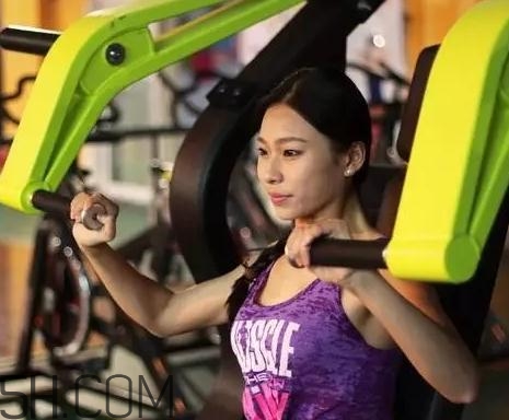 坐姿推胸練哪里？坐姿推胸動作要領(lǐng)