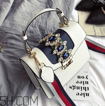 白色包包被衣服染色了怎么辦？白色包包染色怎么去除？