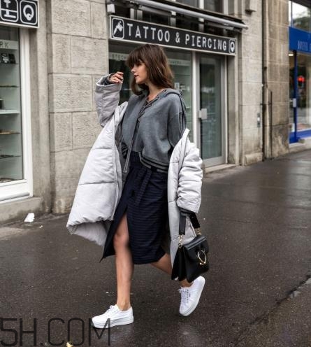 羽絨服配什么鞋子？羽絨服搭配鞋子圖片