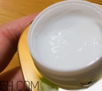 百雀羚肌初賦活系列怎么樣？百雀羚肌初賦活系列適合年齡