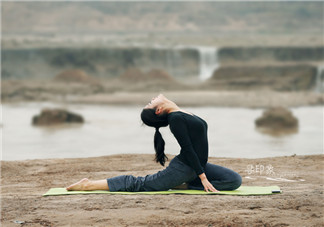 什么瑜伽豐胸效果好？睡前瑜伽動(dòng)作解析