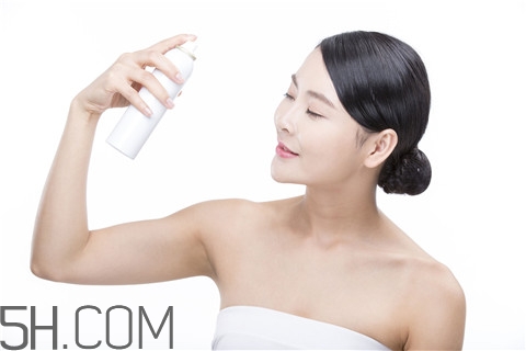 青春痘能用紅霉素軟膏嗎？青春痘能用蘆薈膠嗎？