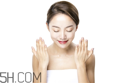 青春痘能用紅霉素軟膏嗎？青春痘能用蘆薈膠嗎？