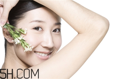 粉刺能用紅霉素軟膏嗎？粉刺擦蘆薈膠可以嗎？