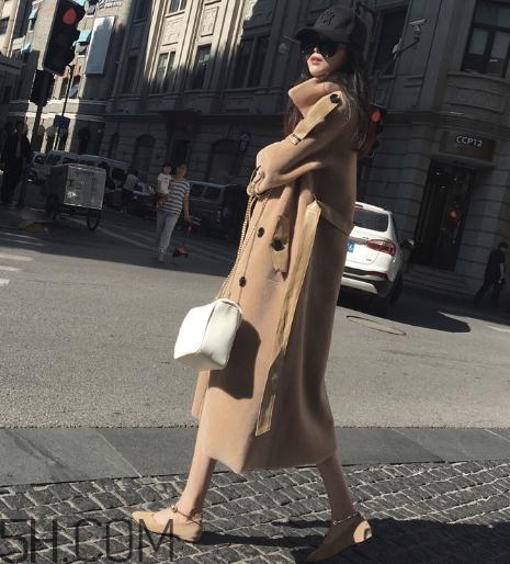 羊剪絨和羽絨服哪個(gè)好？羊剪絨大衣和羽絨服哪個(gè)保暖？