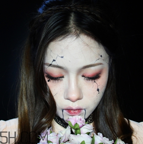 破碎娃娃妝怎么化？萬圣節(jié)破碎娃娃妝畫法教程