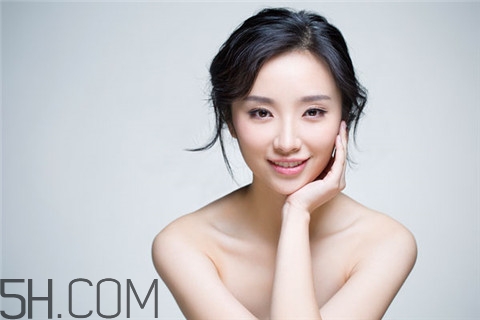 隆胸會(huì)得乳腺癌嗎？隆胸會(huì)不會(huì)影響月經(jīng)？