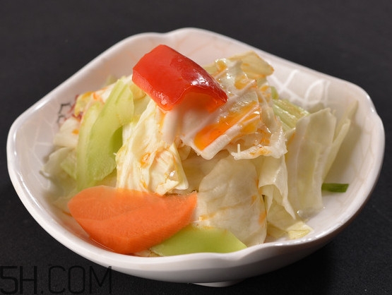四川泡菜幾天能吃？四川泡菜每次加菜時(shí)加糖還是糖水