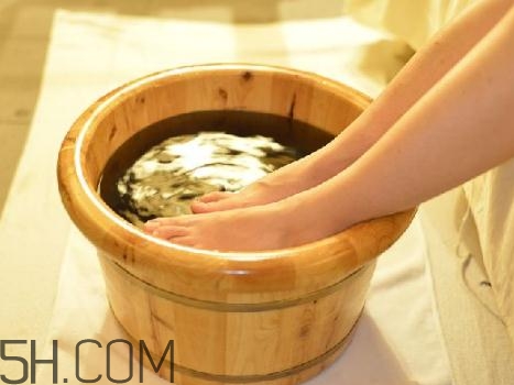 關(guān)節(jié)炎能泡溫泉嗎？關(guān)節(jié)炎能用熱水泡嗎？