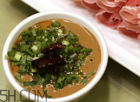 涮羊肉調(diào)料怎么調(diào)好吃？涮羊肉的麻醬怎么調(diào)？