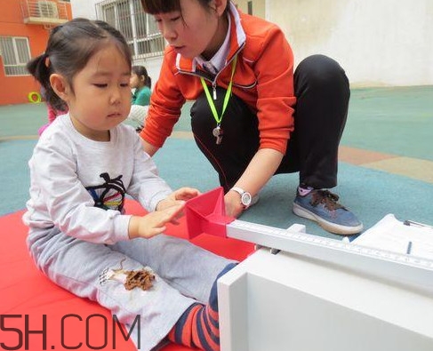 坐位體前屈滿分多少？坐位體前屈摸不到腳怎么辦