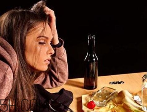 酒精肝是什么引起的？酒精肝是喝酒喝的嗎？
