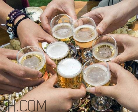 酒精肝是什么引起的？酒精肝是喝酒喝的嗎？