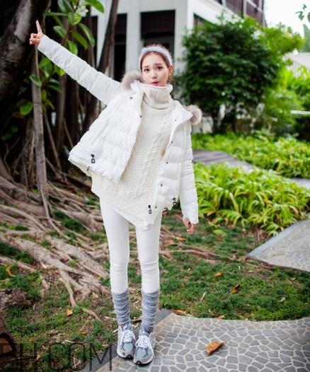 白色羽絨服配什么褲子？白色羽絨服搭配褲子圖片