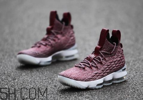 nike lebron 15 wine紅酒配色發(fā)售時(shí)間_多少錢(qián)？
