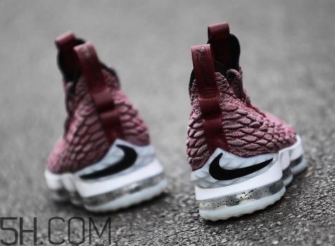 nike lebron 15 wine紅酒配色發(fā)售時(shí)間_多少錢(qián)？