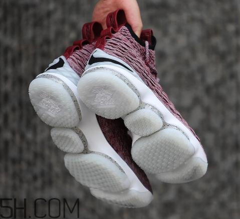 nike lebron 15 wine紅酒配色發(fā)售時(shí)間_多少錢(qián)？