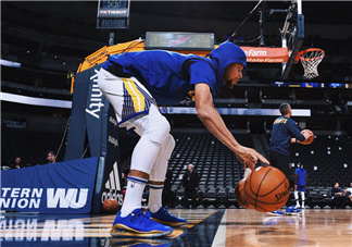 under armour curry 4 low勇士隊藍(lán)金配色會發(fā)售嗎？