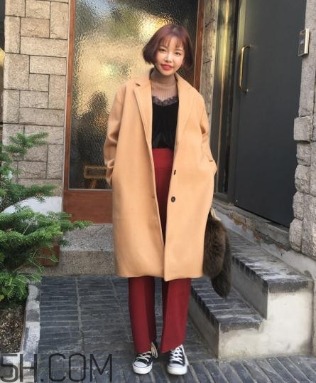 駝色內(nèi)搭配什么外套？駝色內(nèi)搭怎么搭配外套？