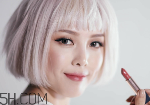 女生怎樣學(xué)會(huì)快速化妝？新手化妝需要的基本用品