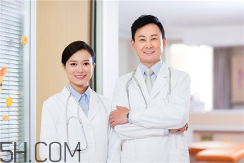 酒精肝會(huì)引起什么?。烤凭螘?huì)變成肝癌嗎？