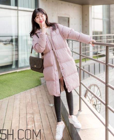 粉色羽絨服怎么搭配？粉色羽絨服搭配圖片