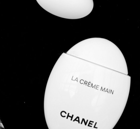香奈兒la creme main護(hù)手霜怎么用？香奈兒鵝卵石護(hù)手霜評(píng)測