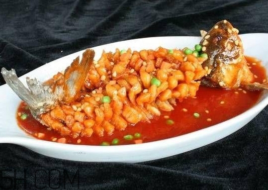 松鼠魚為什么叫松鼠魚？松鼠魚是什么魚做的