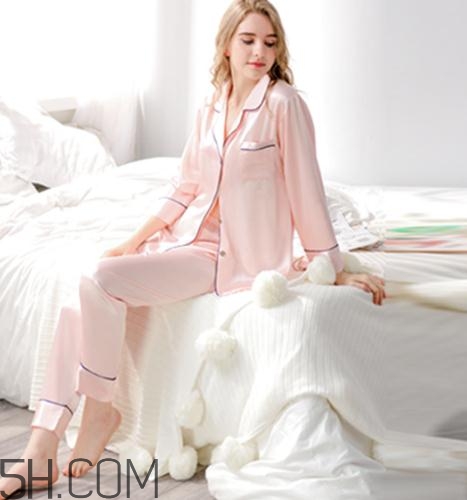 真絲衣服怎么洗不掉色？真絲衣服掉色怎么恢復(fù)？