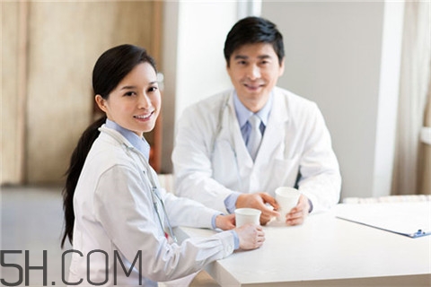 濕疹跟奶粉有關(guān)系嗎？濕疹跟濕氣有關(guān)系嗎？