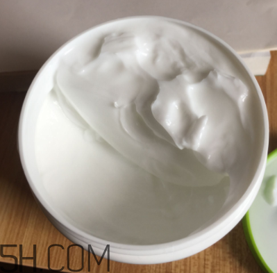 絲塔芙致潤(rùn)保濕霜怎么樣？絲塔芙致潤(rùn)保濕霜好用嗎？