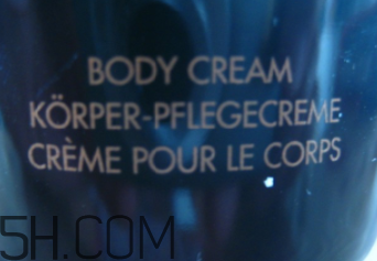 雅芳小黑裙香體乳怎么樣？雅芳小黑裙香體乳好用嗎？