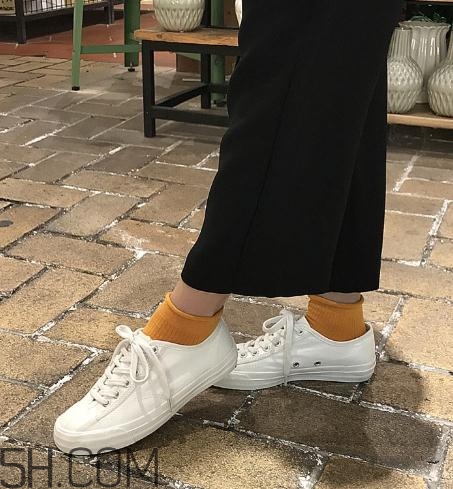 帆布鞋太硬怎么辦？帆布鞋太硬怎么軟化？