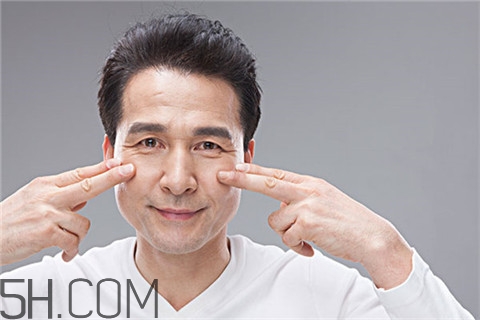 蕁麻疹為什么晚上嚴(yán)重？蕁麻疹為什么越抓越多？