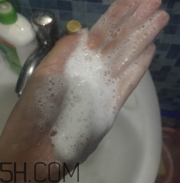 露得清綿密洗面奶怎么樣？露得清綿密洗面奶好用嗎？