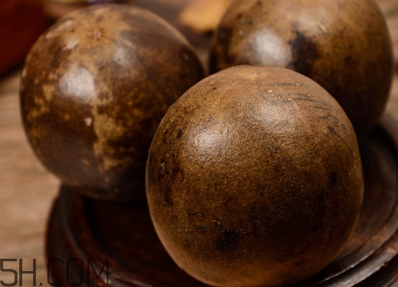 羅漢果泡水喝有什么好處？經(jīng)常用羅漢果泡水喝有什么壞處