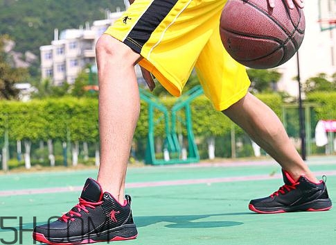 籃球鞋高幫好還是低幫好？籃球鞋高幫和低幫的區(qū)別